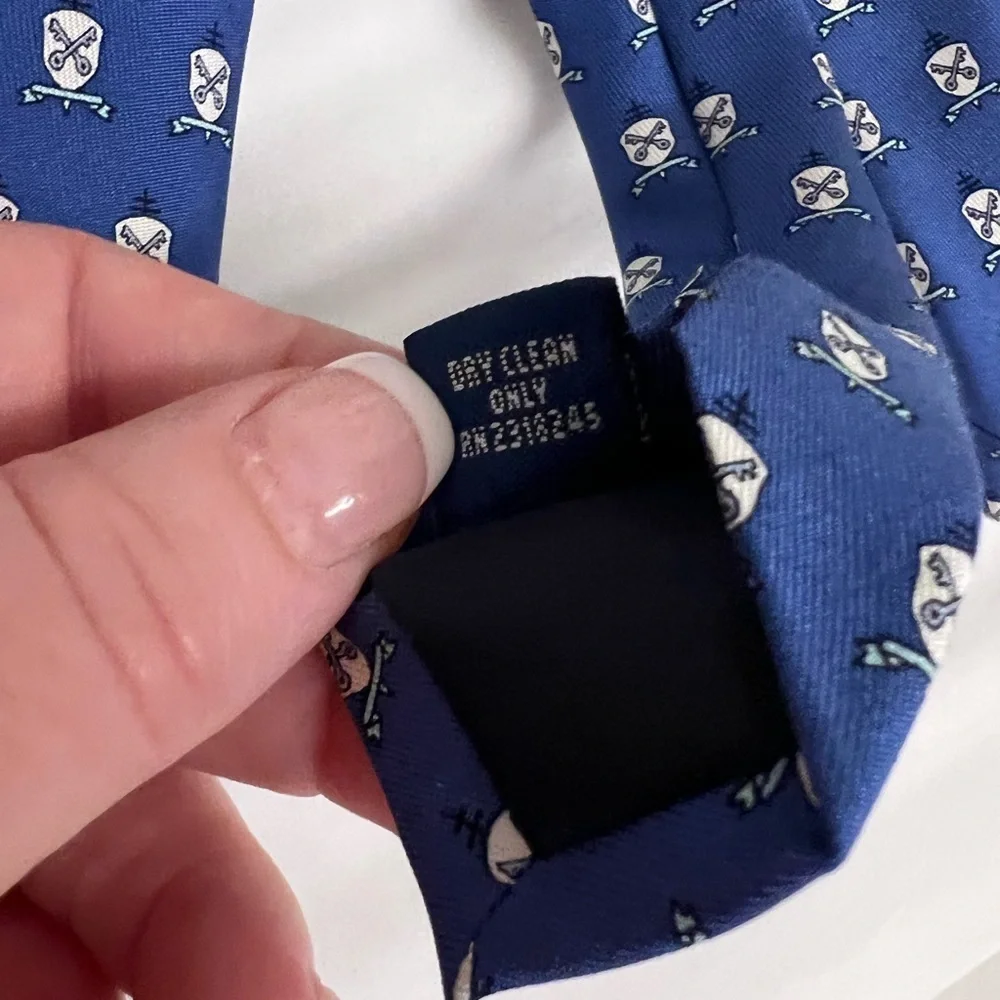 Vineyard Vines Silk Tie Blue Crest Print